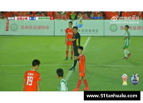 金沙js3833足球球星拖鞋品牌推荐 让你的休闲时光也充满运动风尚